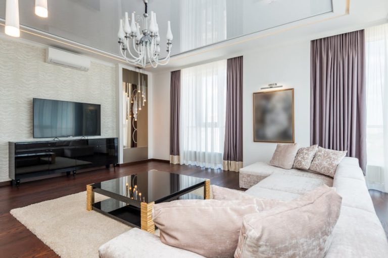 The Art of Vacation Rental Management: Balancing Luxury and Affordability